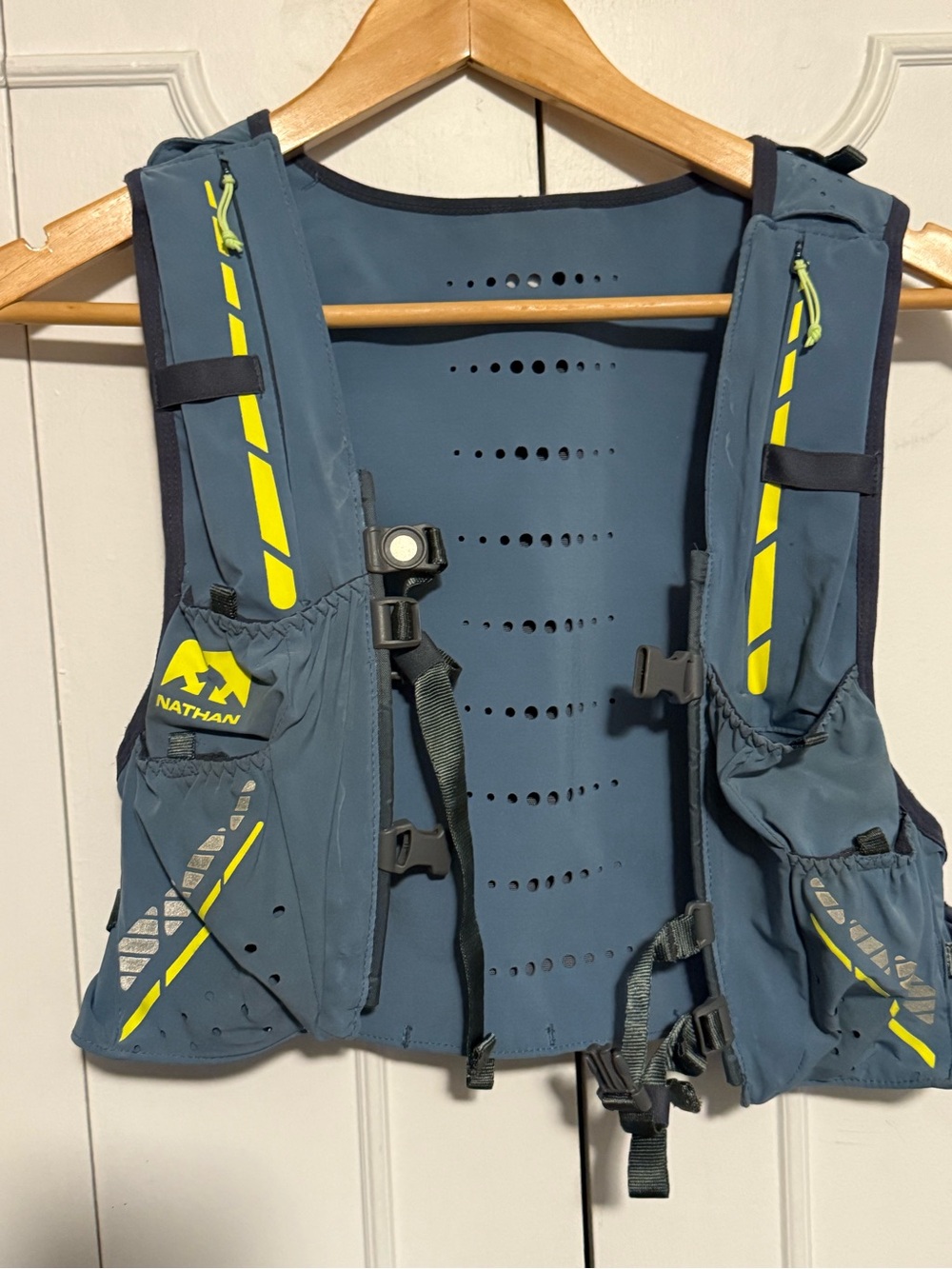 Natan Men’s Blue & Yellow Hydration Vest for 12 L
